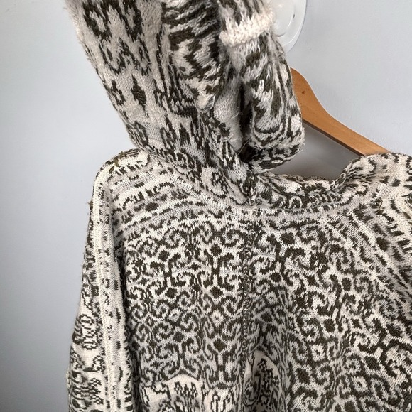 Free People Oversized Hooded Boho Sweater Olive Green Tapestry Soft Knit Sz XS - Picture 3 of 11